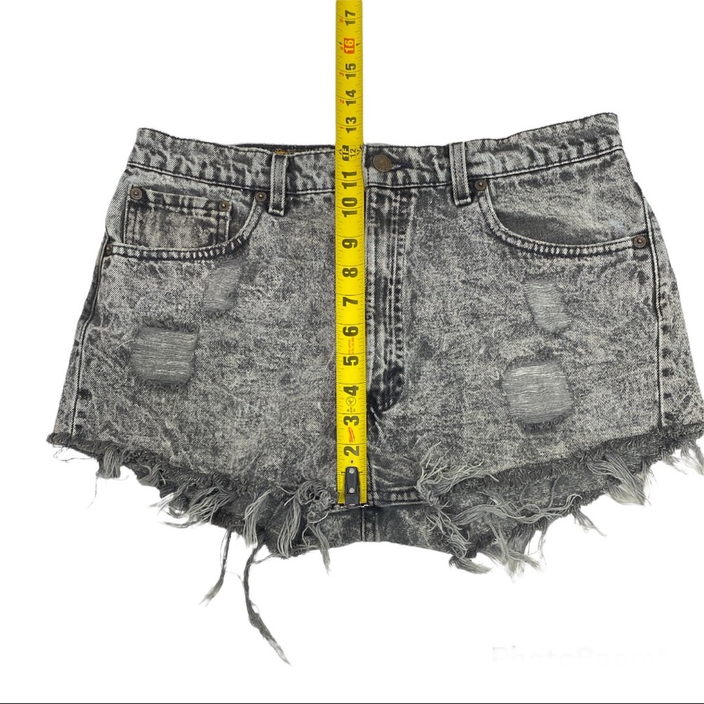 Levi's Shorts Cut Offs High Rise Black Acid Wash Distressed Raw Hem - Picture 7 of 10
